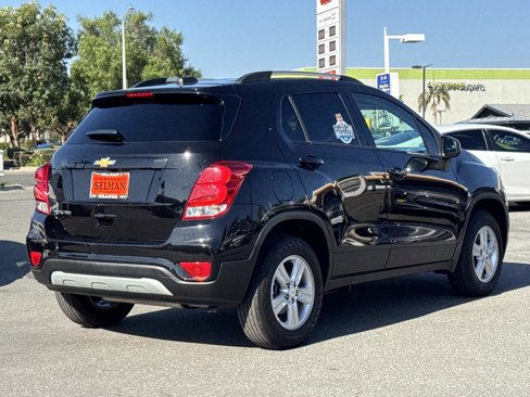 Used 2022 Chevrolet Trax LT w/ LT Convenience Package image 5