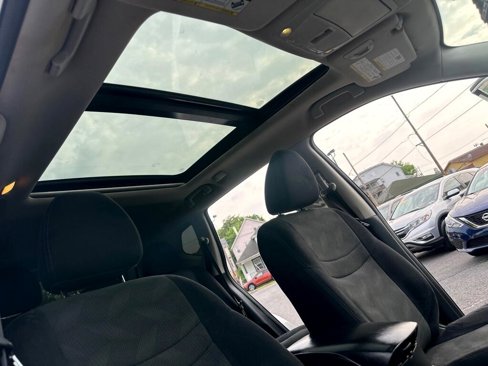 Used 2015 Nissan Rogue SV w/ SV Moonroof Package image 32