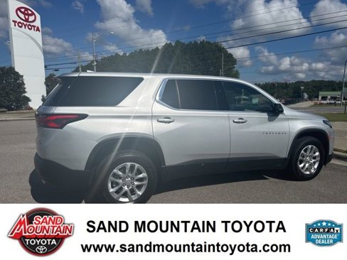 Used 2022 Chevrolet Traverse LS image 3