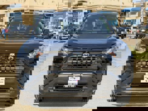 Used 2022 Toyota RAV4 LE image 7