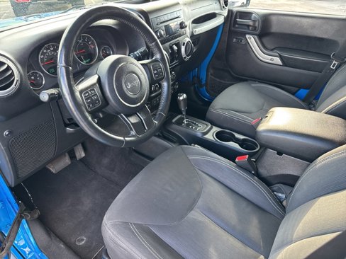 Used 2015 Jeep Wrangler Unlimited Sahara w/ Connectivity Group image 28