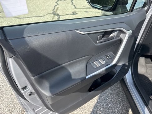 Used 2022 Toyota RAV4 LE image 12