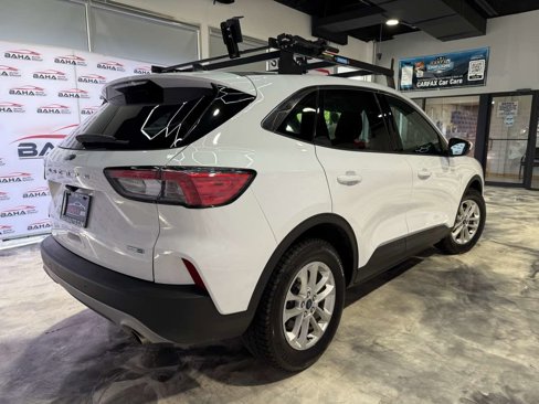 Used 2020 Ford Escape SE image 4