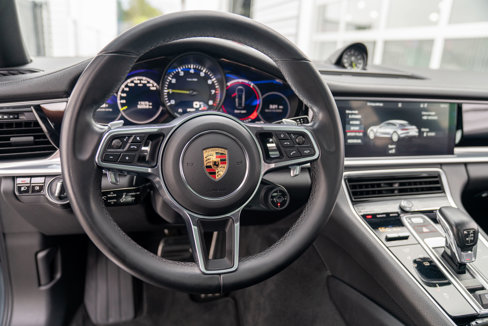 Used 2018 Porsche Panamera 4 image 16
