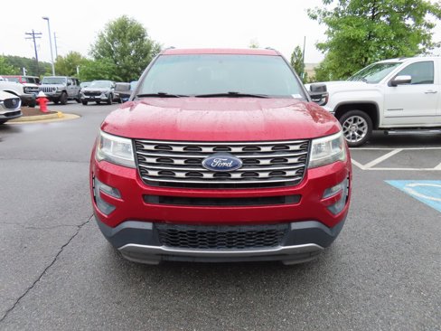 Used 2016 Ford Explorer XLT w/ Equipment Group 202A image 2