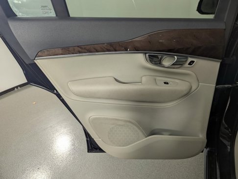 Used 2016 Volvo XC90 T6 Momentum w/ Momentum Plus Package image 15