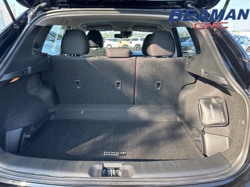 Used 2021 Nissan Rogue Sport S image 28
