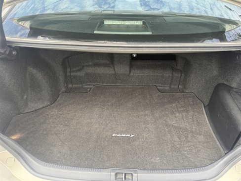 Used 2015 Toyota Camry LE image 24
