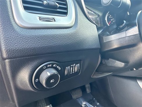 Used 2018 Jeep Compass Latitude image 30