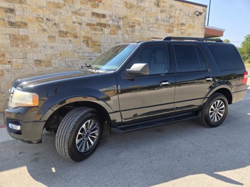 Used 2015 Ford Expedition XLT image 2