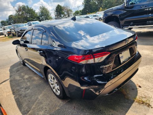 Used 2022 Toyota Corolla LE image 6