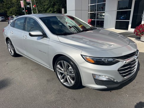 Used 2022 Chevrolet Malibu LT image 2