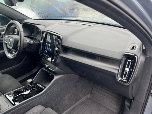 Used 2023 Volvo C40 P8 Recharge Ultimate image 30