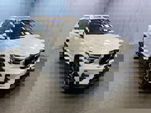 Certified 2023 Volvo XC40 B5 Core w/ Climate Package image 1