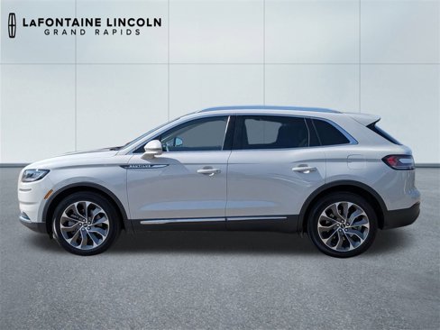Used 2022 Lincoln Nautilus Reserve w/ Luxury Package image 2