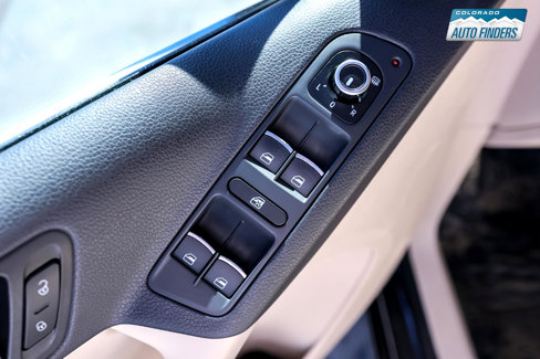 Used 2012 Volkswagen Tiguan SE image 10