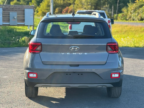 Used 2023 Hyundai Venue SEL image 6