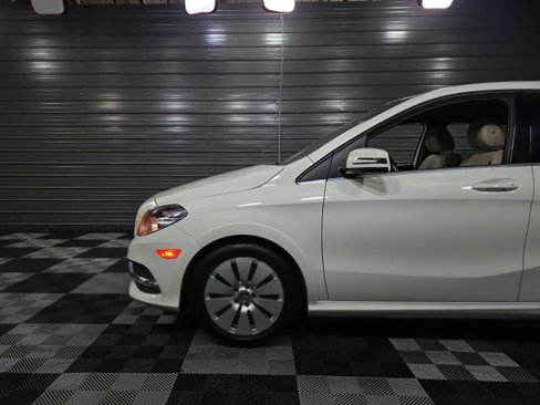 Used 2017 Mercedes-Benz B 250e image 40