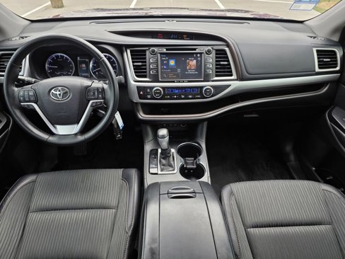 Used 2017 Toyota Highlander LE image 13