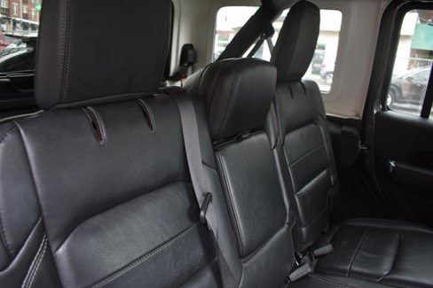 Used 2019 Jeep Wrangler Unlimited Sahara image 29