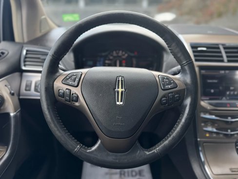 Used 2012 Lincoln MKX AWD image 23