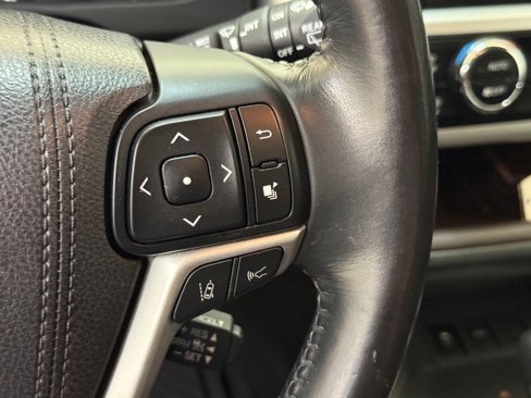 Used 2018 Toyota Highlander XLE image 29