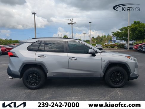Used 2019 Toyota RAV4 XLE image 4