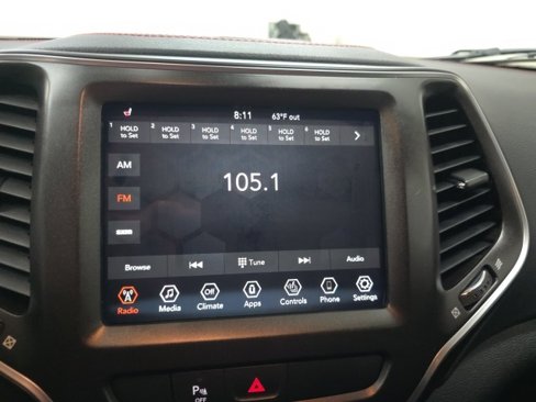Used 2019 Jeep Cherokee Trailhawk w/ Cold Weather Group image 29