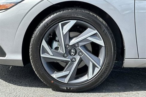 Certified 2025 Hyundai Elantra Sport image 26