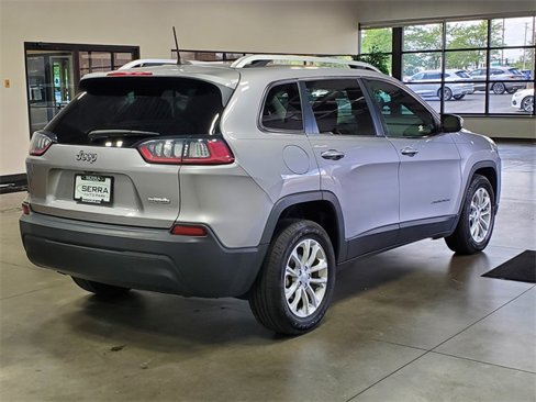 Used 2019 Jeep Cherokee Latitude w/ Popular Appearance Group image 4