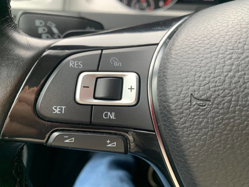 Used 2017 Volkswagen Golf SE image 31