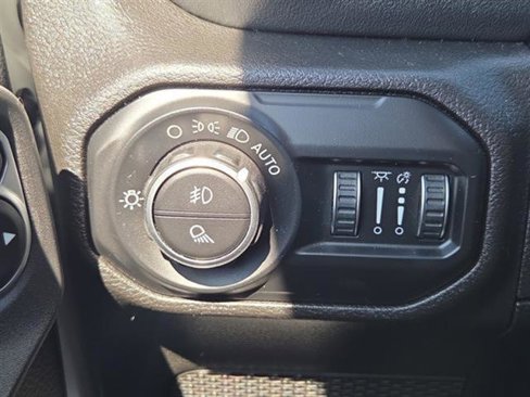 Used 2020 Jeep Gladiator Overland image 17