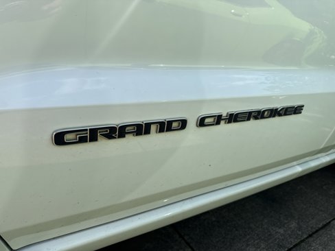 Used 2019 Jeep Grand Cherokee Overland image 5