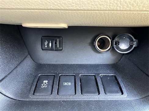 Used 2014 Toyota Highlander Limited image 26