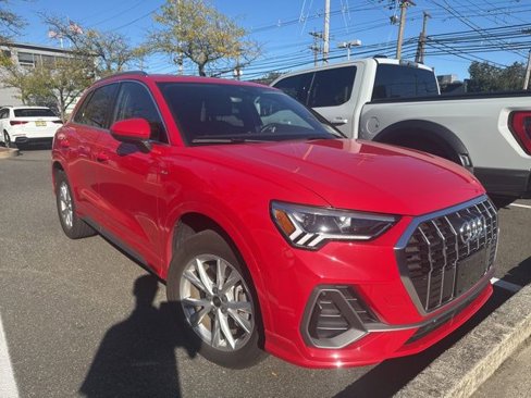 Used 2023 Audi Q3 2.0T Premium image 1