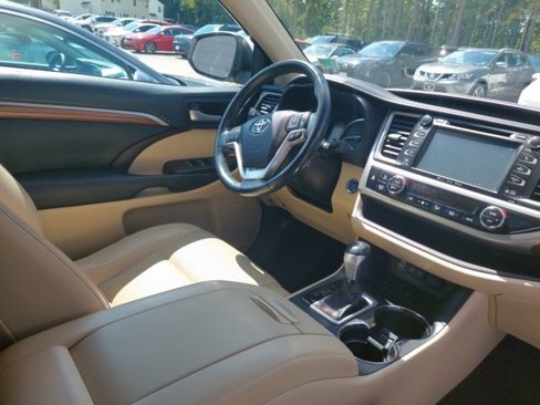 Used 2017 Toyota Highlander Limited image 13