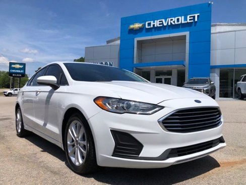 Used 2020 Ford Fusion SE image 1