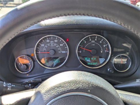 Used 2015 Jeep Wrangler Unlimited Rubicon w/ Connectivity Group image 14
