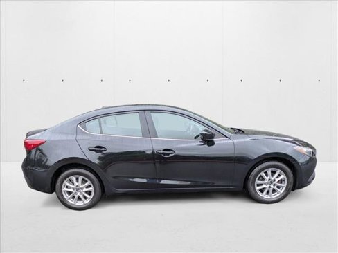 Used 2016 MAZDA MAZDA3 i Touring w/ Popular Equipment Package image 4