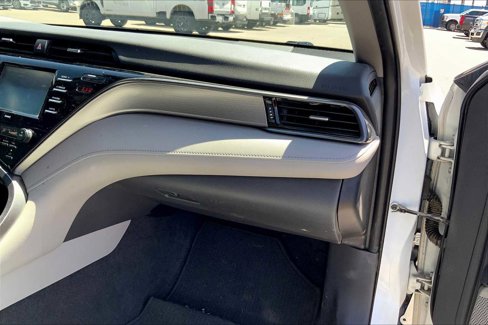 Used 2020 Toyota Camry SE image 18