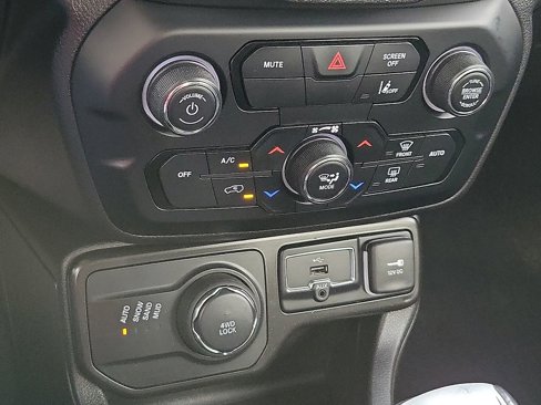 Used 2023 Jeep Renegade Latitude image 17