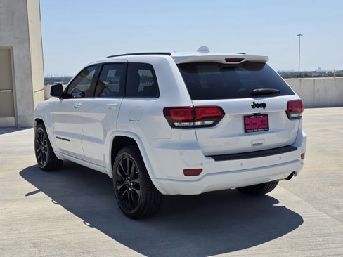 Used 2021 Jeep Grand Cherokee Laredo X image 4