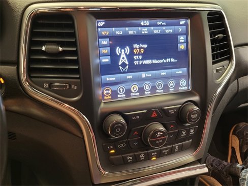 Used 2018 Jeep Grand Cherokee Laredo image 19