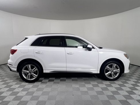Used 2024 Audi Q3 2.0T Premium Plus w/ Premium Plus Package image 8
