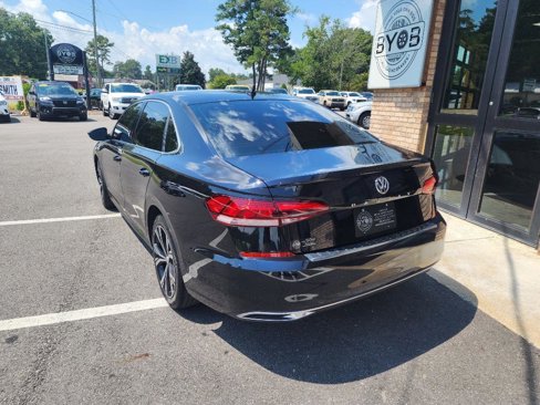 Used 2022 Volkswagen Passat 2.0T SE image 4