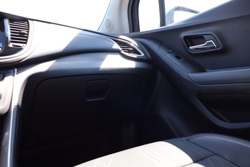 Used 2020 Chevrolet Trax LT w/ LT Convenience Package image 37