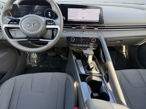 Used 2023 Hyundai Elantra SEL w/ Convenience Package image 10