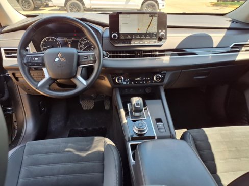 Used 2024 Mitsubishi Outlander SE Black Edition image 14