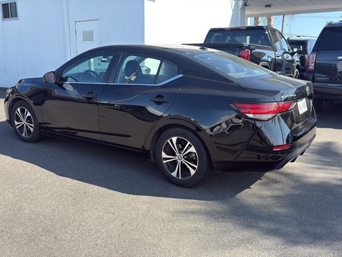 Used 2022 Nissan Sentra SV image 2
