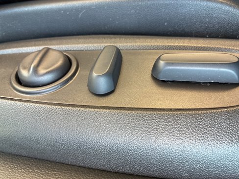 Used 2023 Chevrolet Equinox RS w/ RS Leather Package image 6